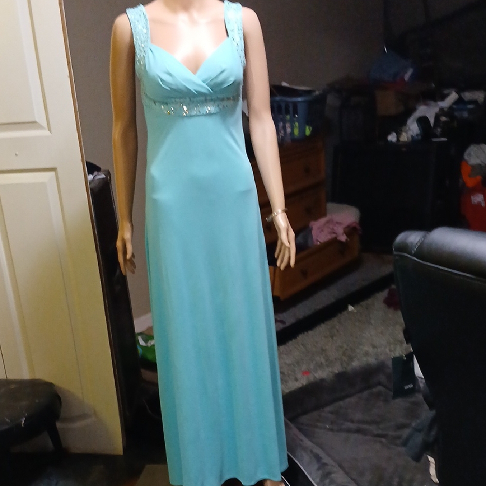 De Laru Elegant Aqua Sleeveless Gown